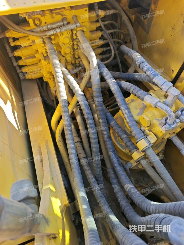 回轉(zhuǎn)馬達和主控閥（整機外觀）