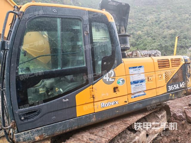 后窗玻璃角标（驾驶室部分）