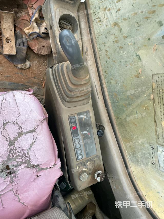 座椅左側(cè)控制臺/音響/含左手柄（駕駛室部分）