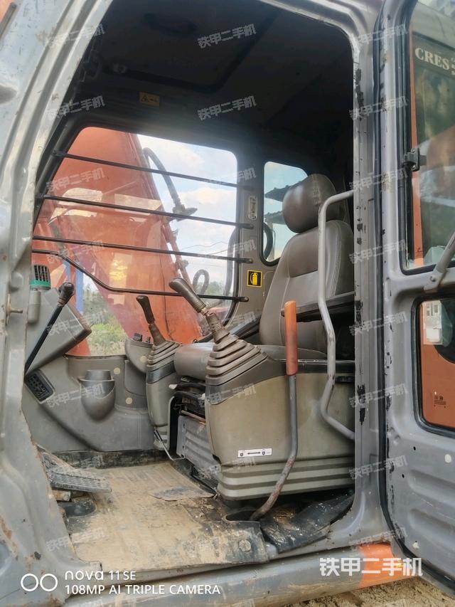 駕駛室整體（整機外觀）