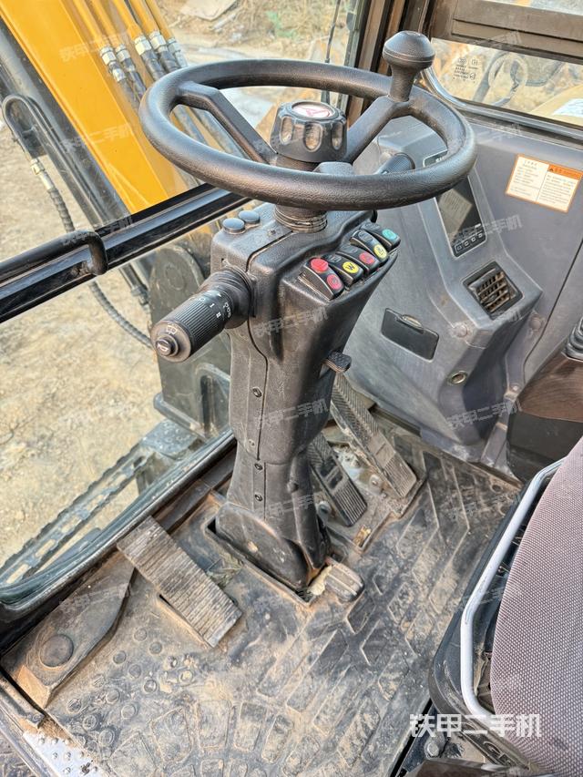 驾驶室整体（整机外观）