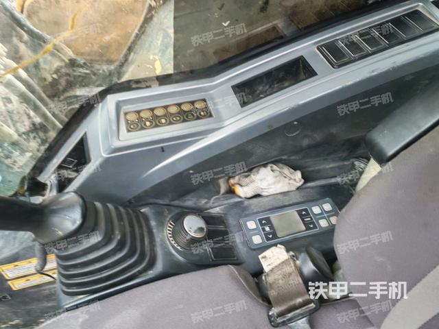 座椅右侧控制台/钥匙门/油门/含右手柄（驾驶室部分）