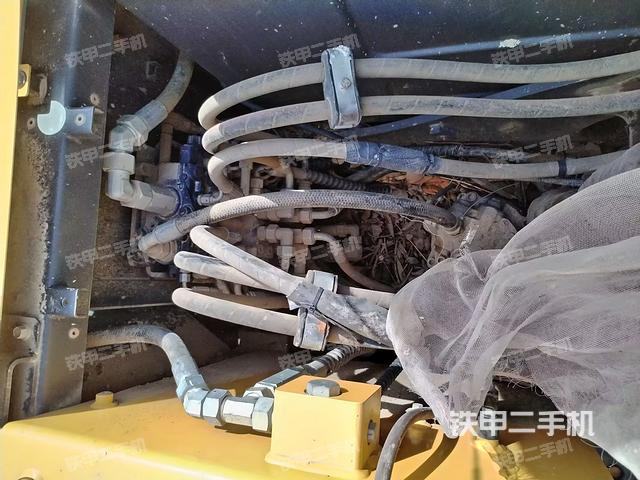 回转马达和主控阀（整机外观）