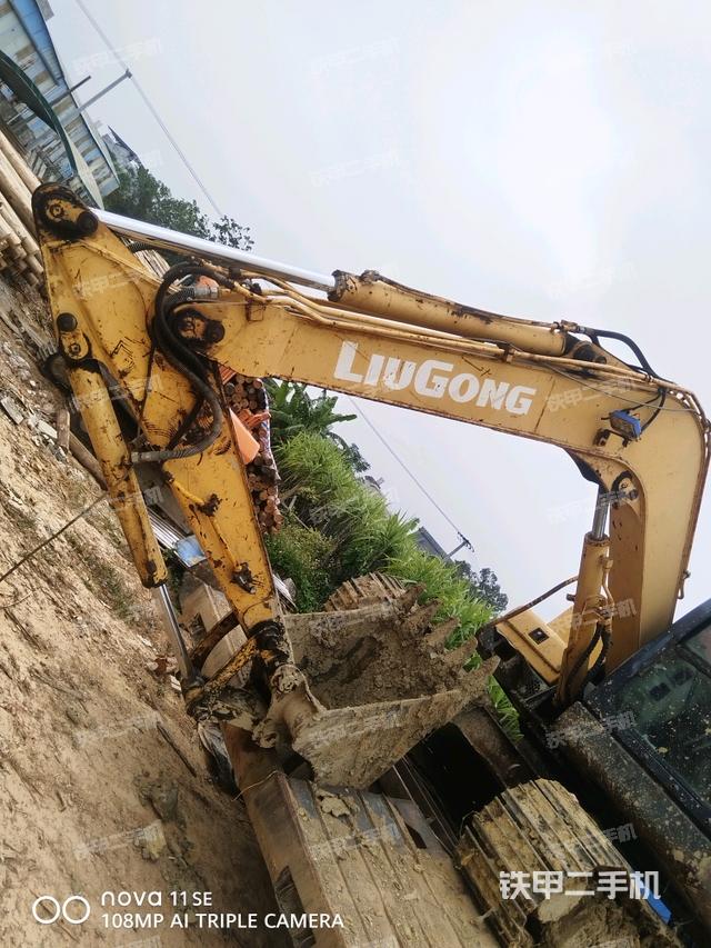 转盘和下车架正前（工作和回转装置）