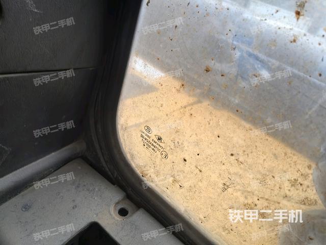 后窗玻璃角标（驾驶室部分）