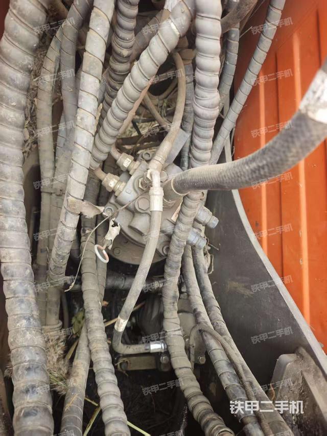 回轉(zhuǎn)馬達（上車部件）