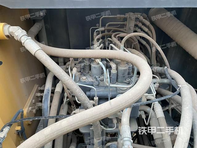 回转马达和主控阀（整机外观）