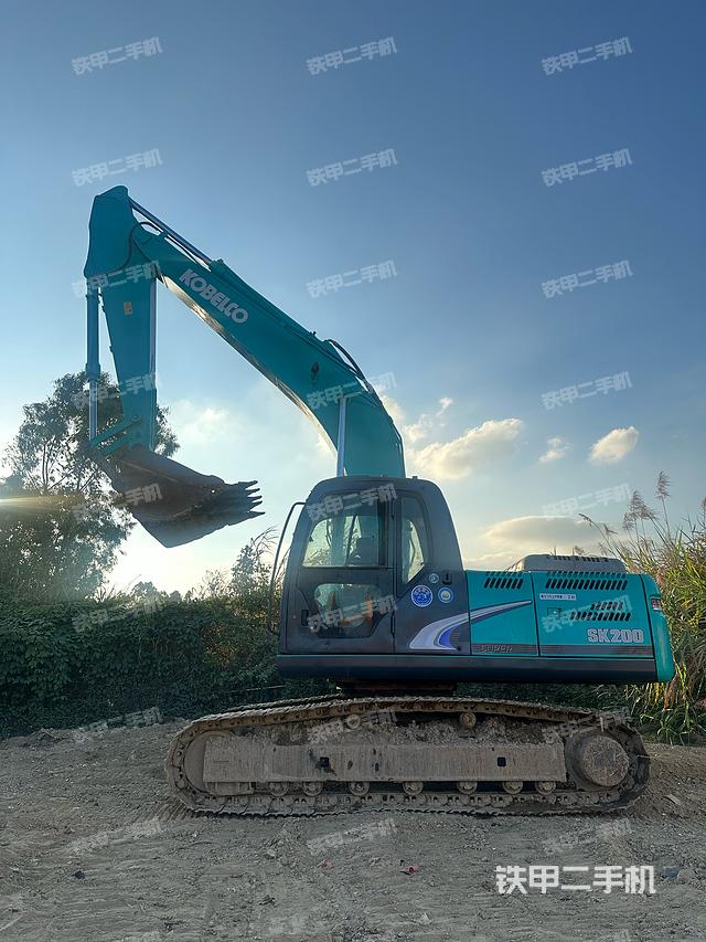 神鋼SK200超8挖掘機(jī)