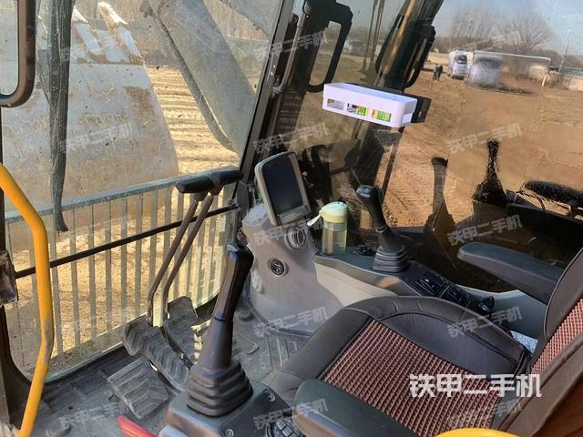 駕駛室整體（整機外觀）