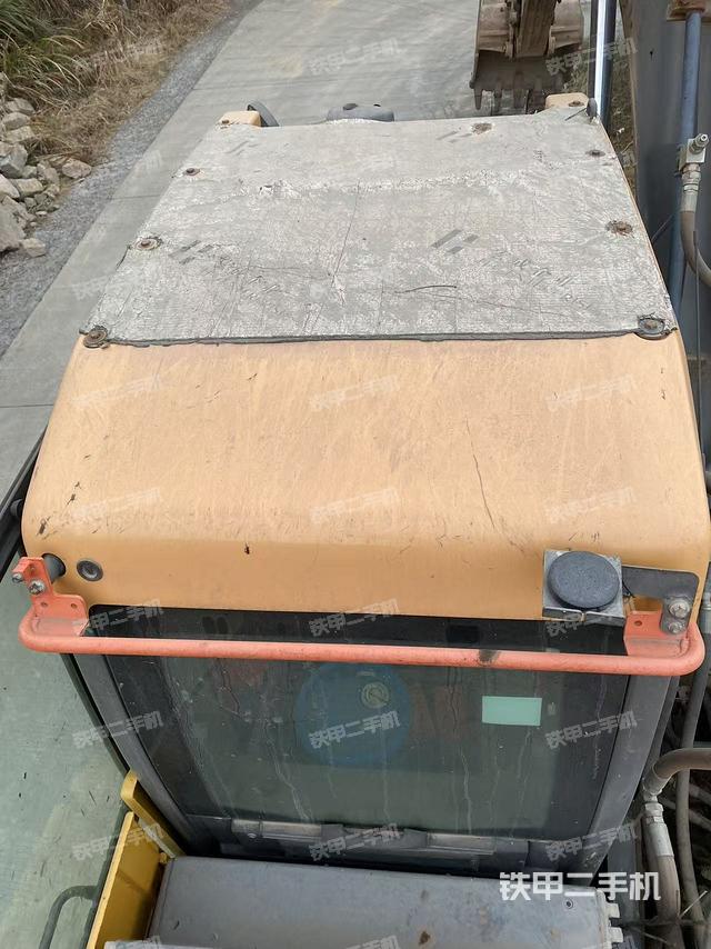 驾驶室顶部（整机外观）