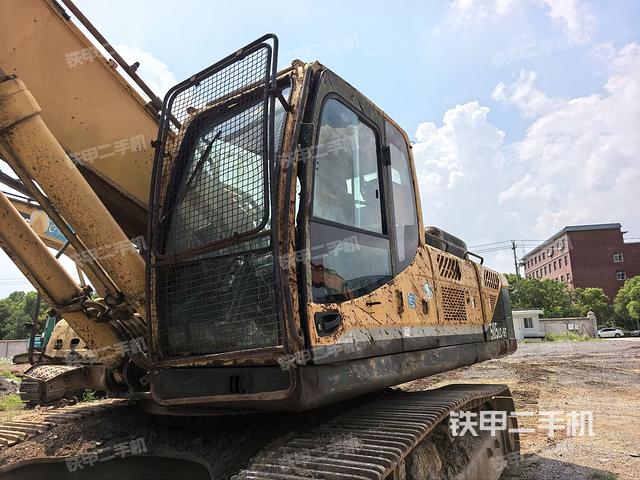 駕駛室左前45度（駕駛室部分）