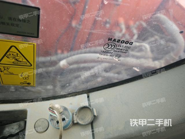 座椅右側(cè)控制臺/鑰匙門/油門/含右手柄（駕駛室部分）