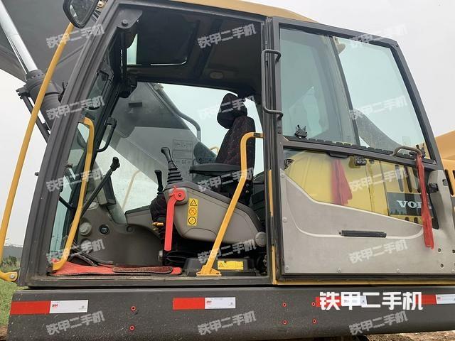 駕駛室整體（整機(jī)外觀）