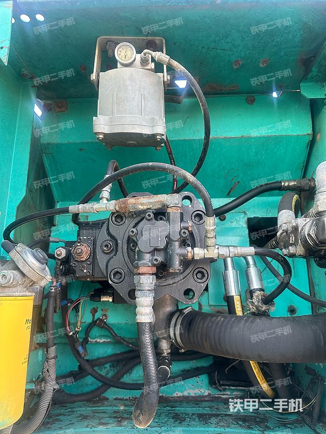 液壓泵艙室正面整體（整機(jī)外觀）