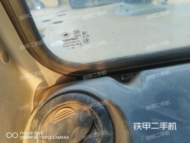 左后方玻璃角標(biāo)（駕駛室部分）