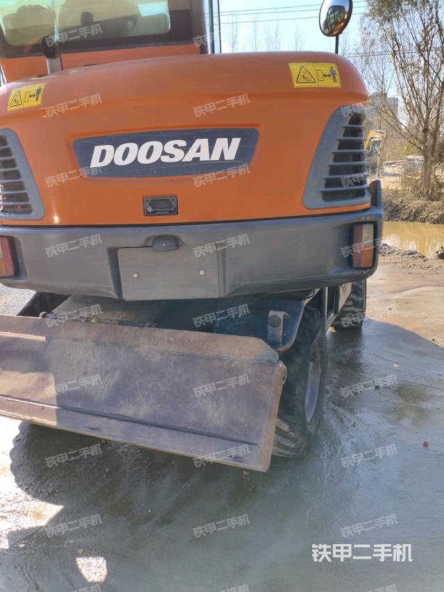 驾驶室顶部（整机外观）