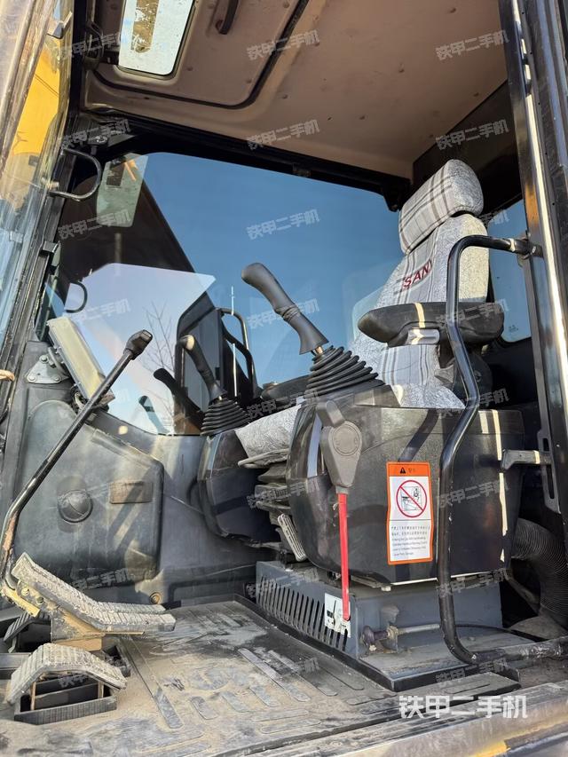 駕駛室整體（整機外觀）