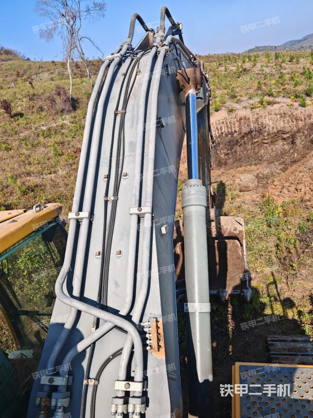 大臂背部俯視（工作和回轉(zhuǎn)裝置）