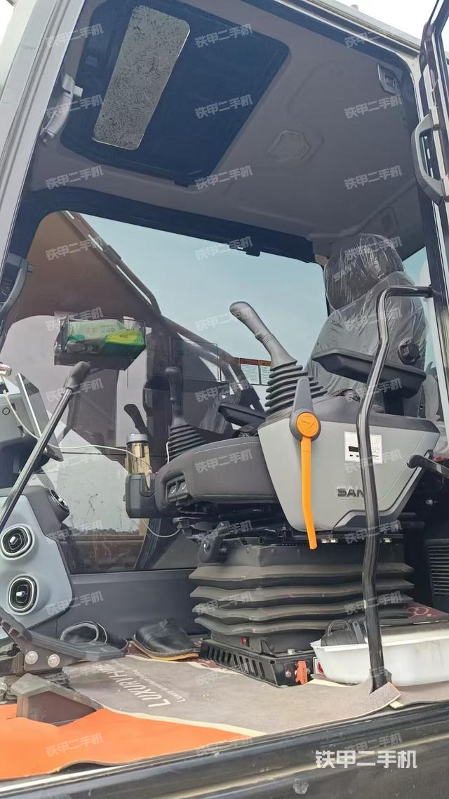 驾驶室整体（整机外观）