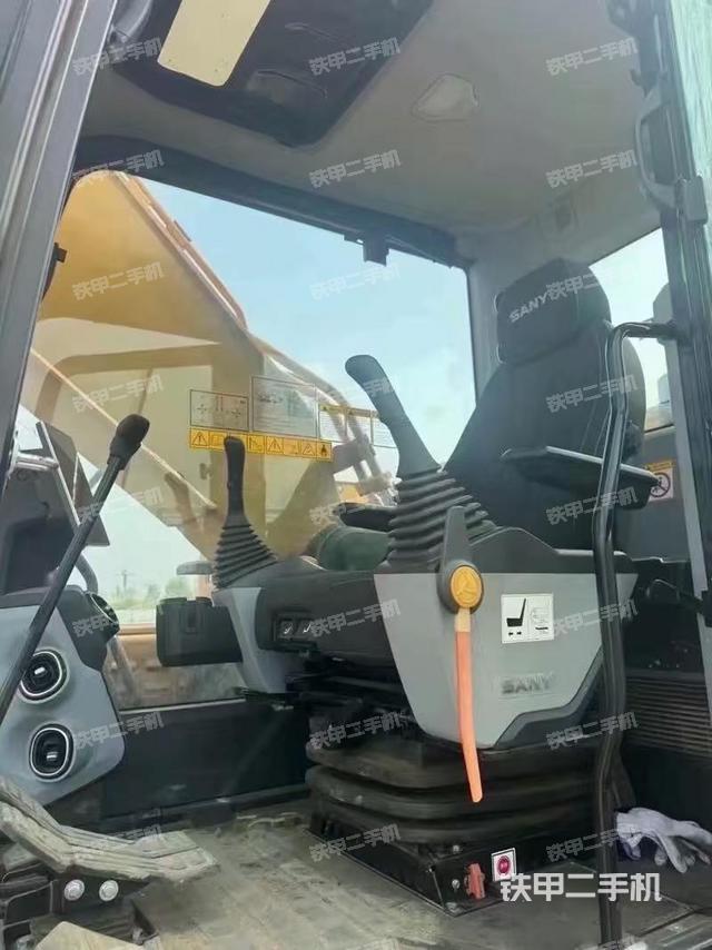 駕駛室整體（整機(jī)外觀）