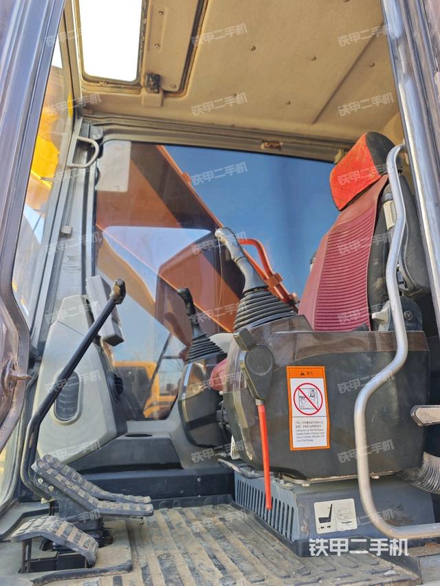 驾驶室整体（整机外观）