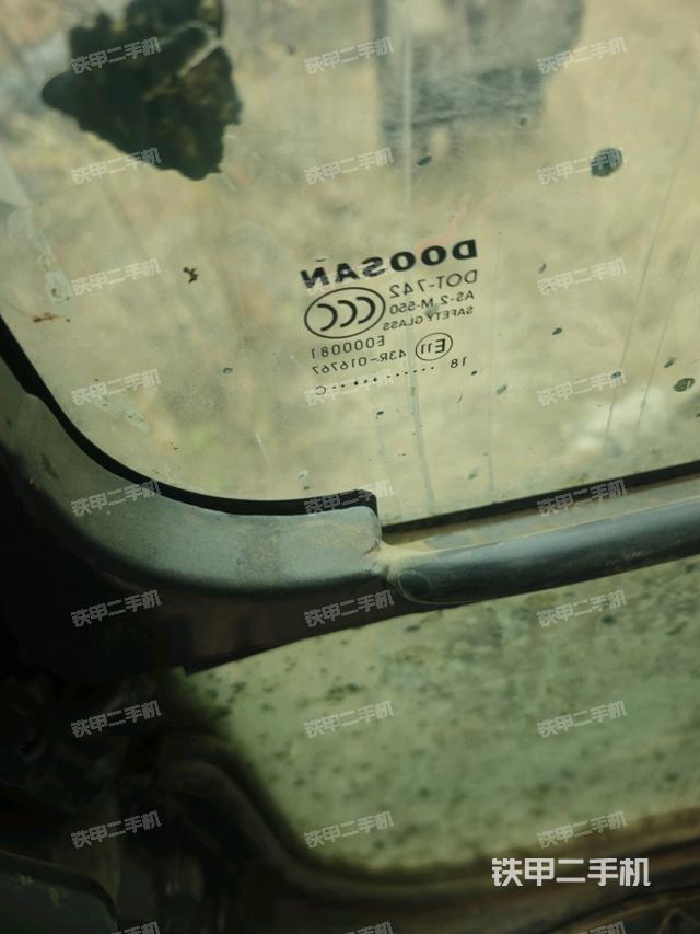 后窗玻璃角標（駕駛室部分）