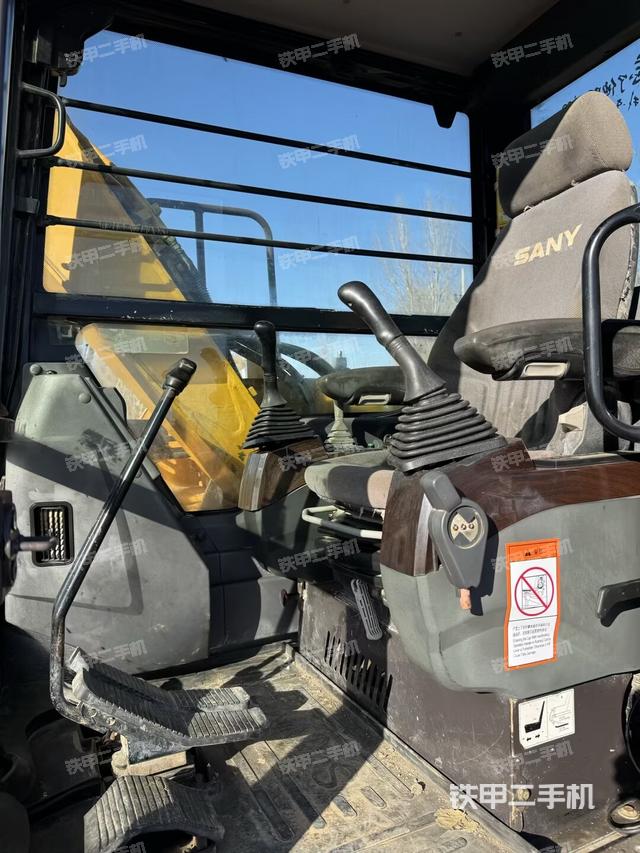 驾驶室整体（整机外观）