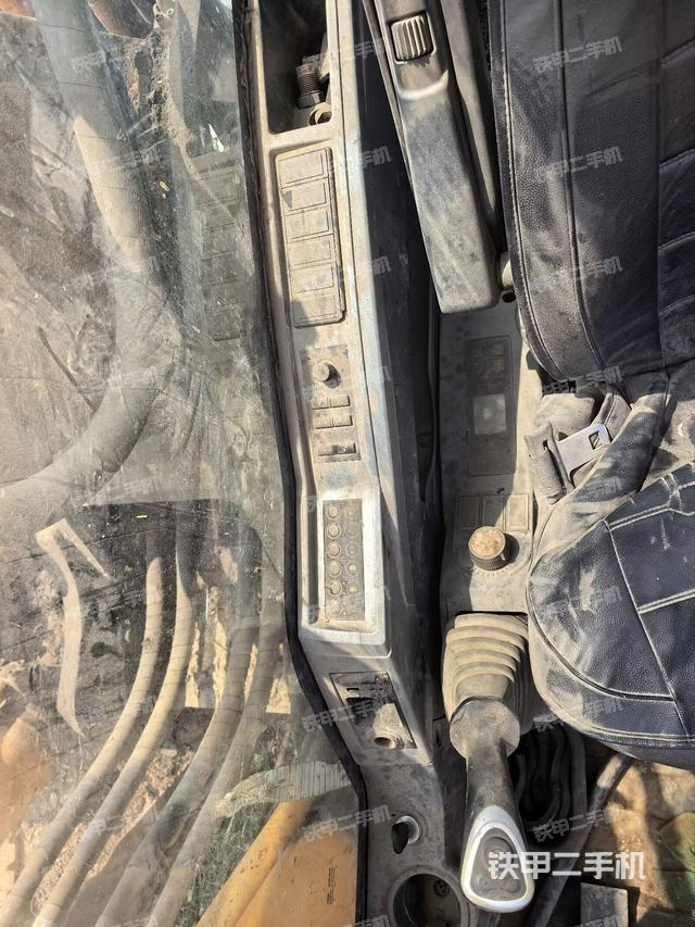 座椅右側控制臺/鑰匙門/油門/含右手柄（駕駛室部分）