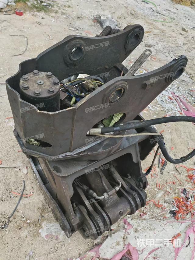 铲斗右后整体（工作和回转装置）