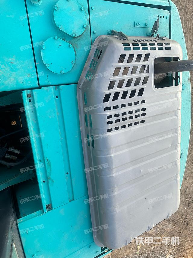 駕駛室頂部（整機(jī)外觀）