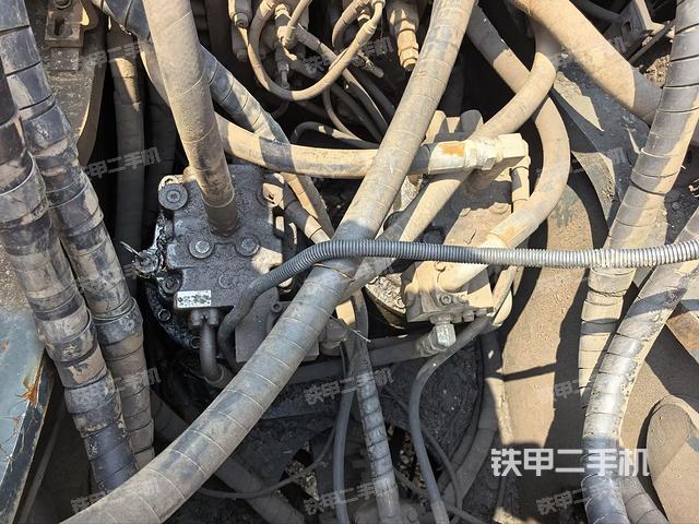 中央回轉接頭特寫（上車部件）