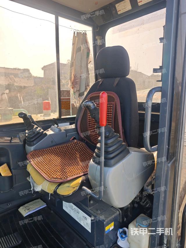 座椅右侧控制台/钥匙门/油门/含右手柄（驾驶室部分）