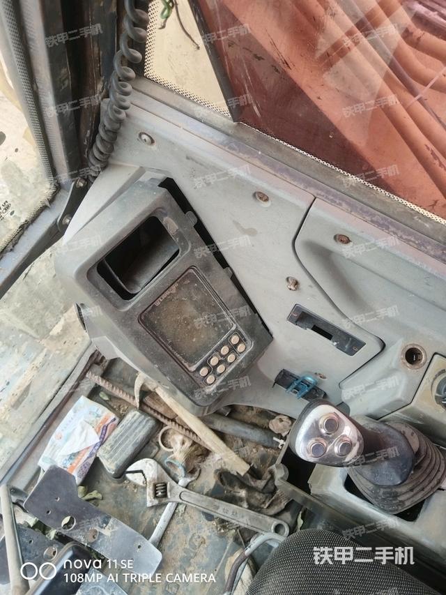 座椅左侧控制台/音响/含左手柄（驾驶室部分）