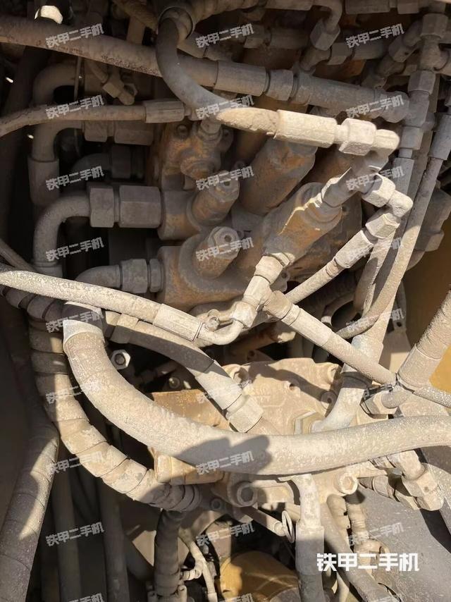 回轉(zhuǎn)馬達和主控閥（整機外觀）