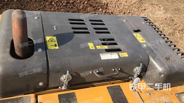 駕駛室頂部（整機外觀）