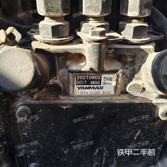 回转马达和主控阀（整机外观）