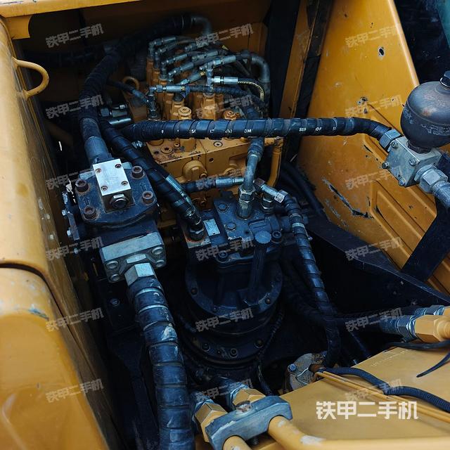 回转马达和主控阀（整机外观）