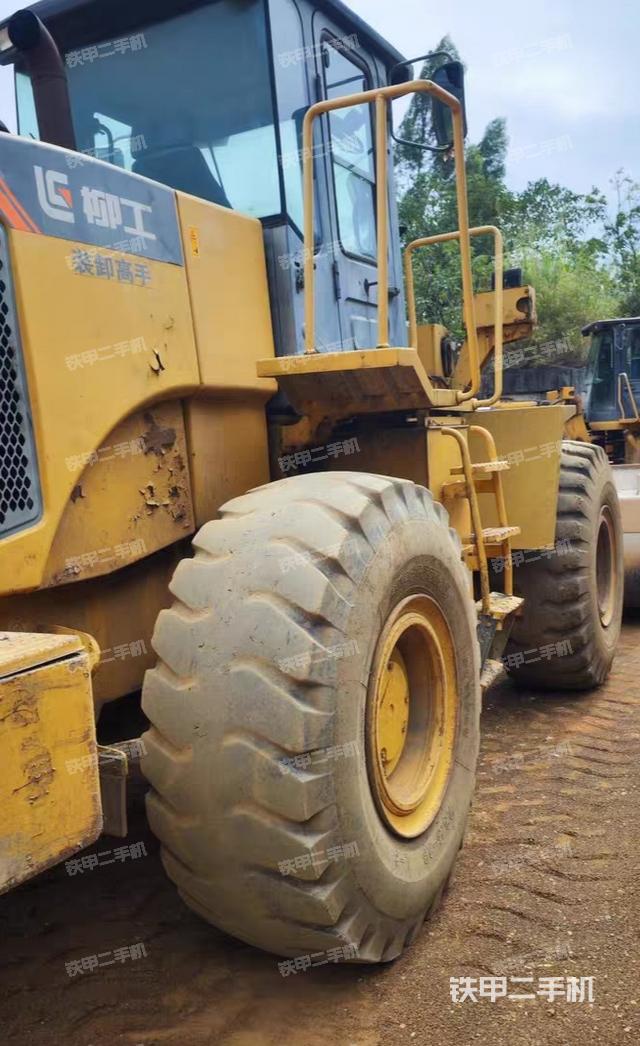 发动机右侧（整机外观及大件）