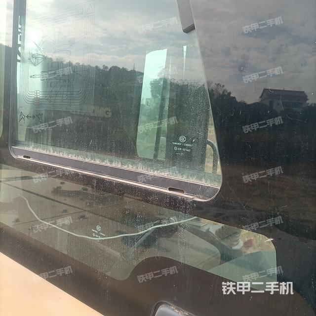 驾驶室顶部（整机外观）