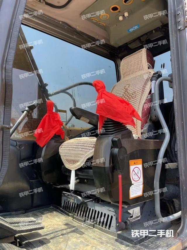 駕駛室整體（整機外觀）