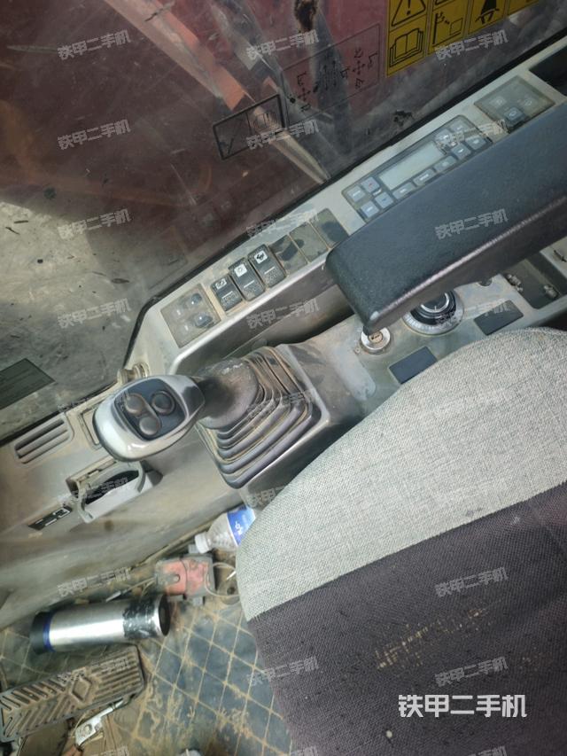 座椅左側(cè)控制臺/音響/含左手柄（駕駛室部分）