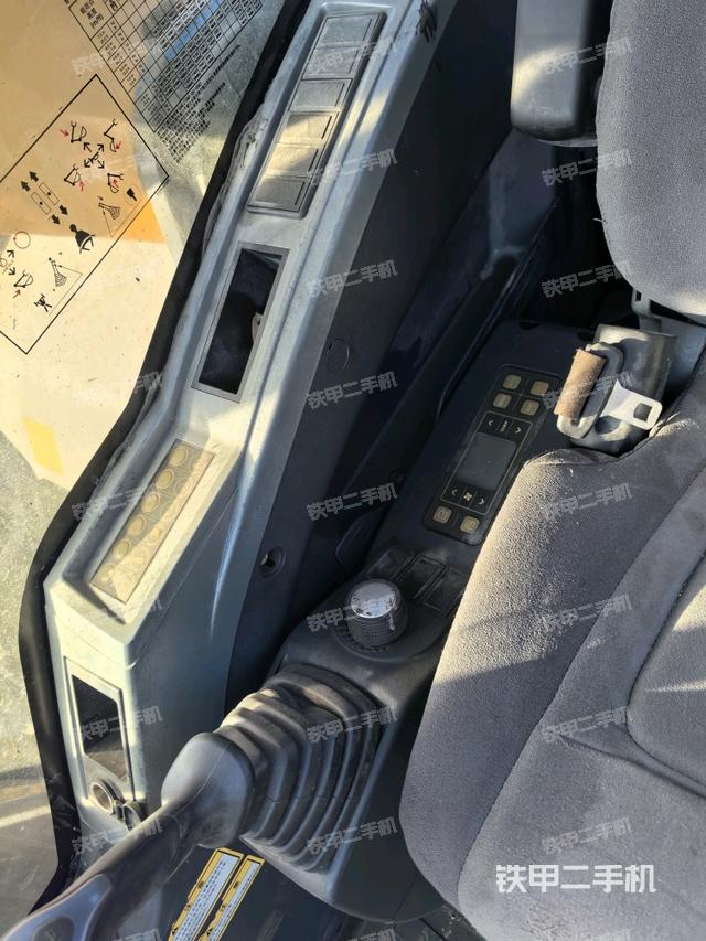 座椅右侧控制台/钥匙门/油门/含右手柄（驾驶室部分）