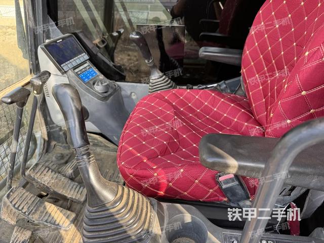 駕駛室整體（整機外觀）