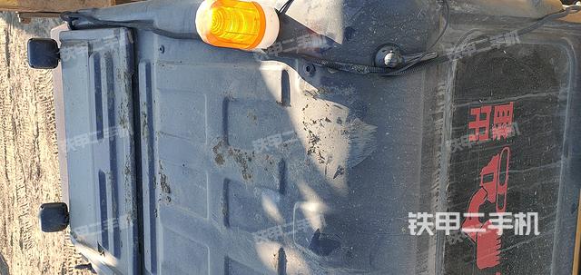 驾驶室顶部（整机外观）