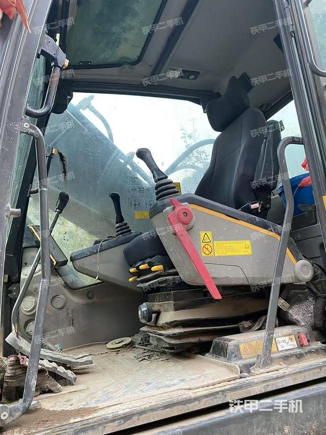 驾驶室整体（整机外观）