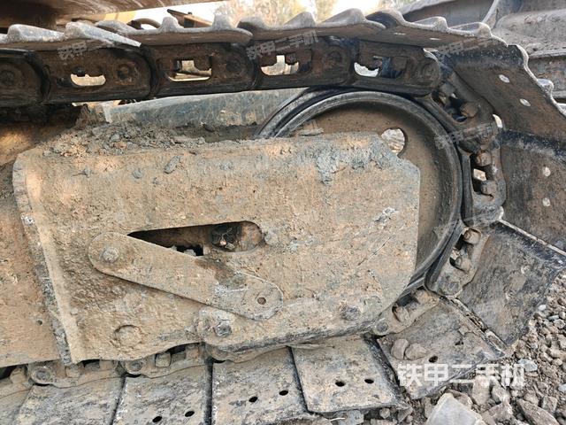 右側(cè)履帶整體?（行走機(jī)構(gòu)）