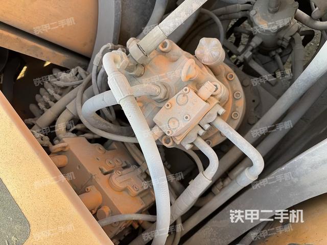 回轉(zhuǎn)馬達(dá)和主控閥（整機(jī)外觀）