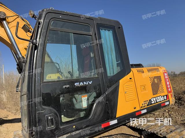 驾驶室顶部（整机外观）