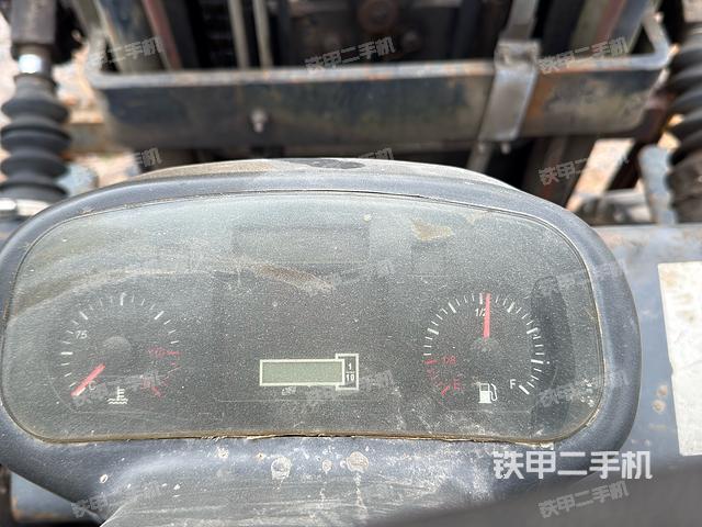 驾驶室操作台（设备外观及核心部件）