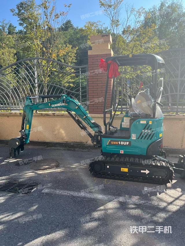 驾驶室顶部（整机外观）